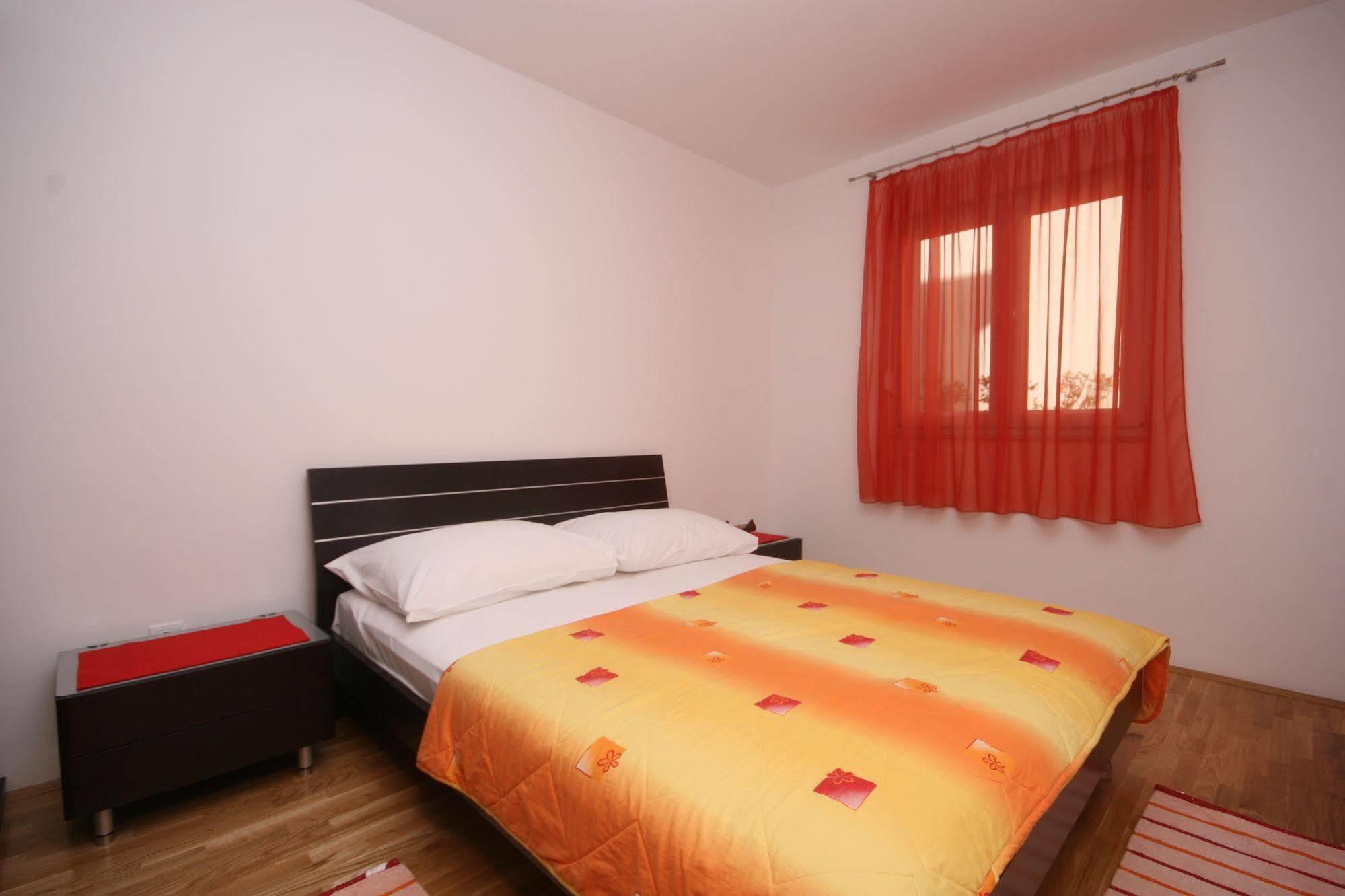 Apartments Beverly 奥米什 外观 照片