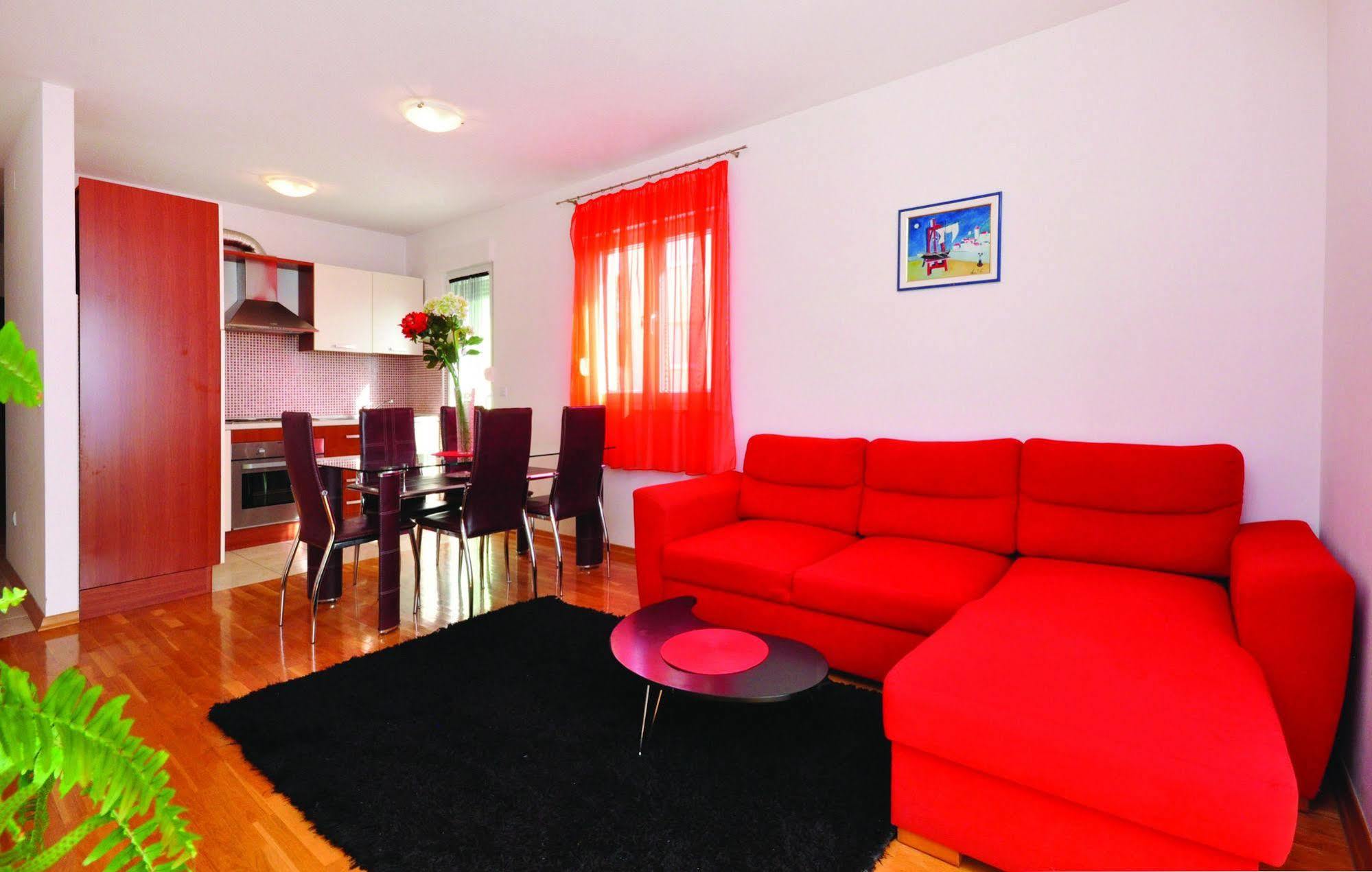 Apartments Beverly 奥米什 外观 照片
