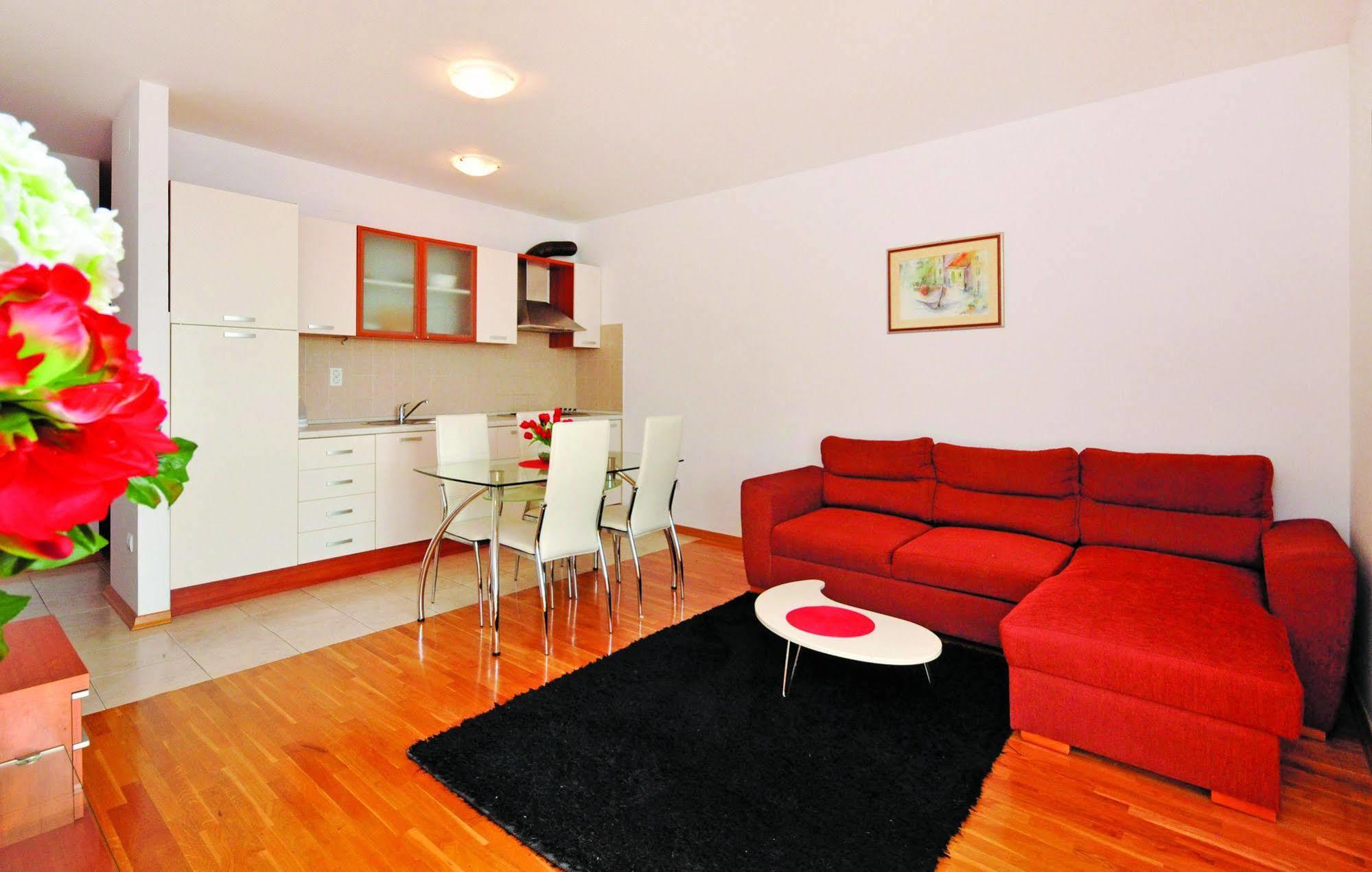 Apartments Beverly 奥米什 外观 照片