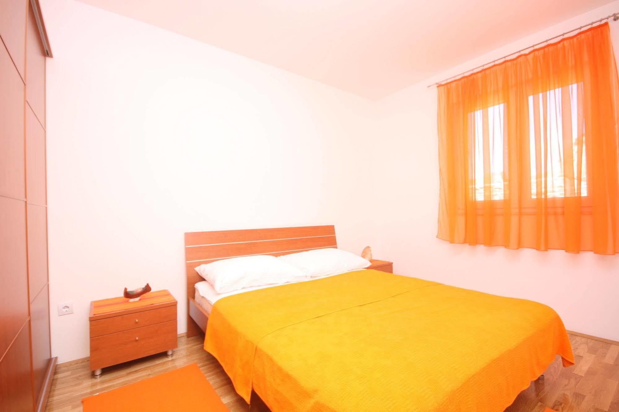 Apartments Beverly 奥米什 外观 照片